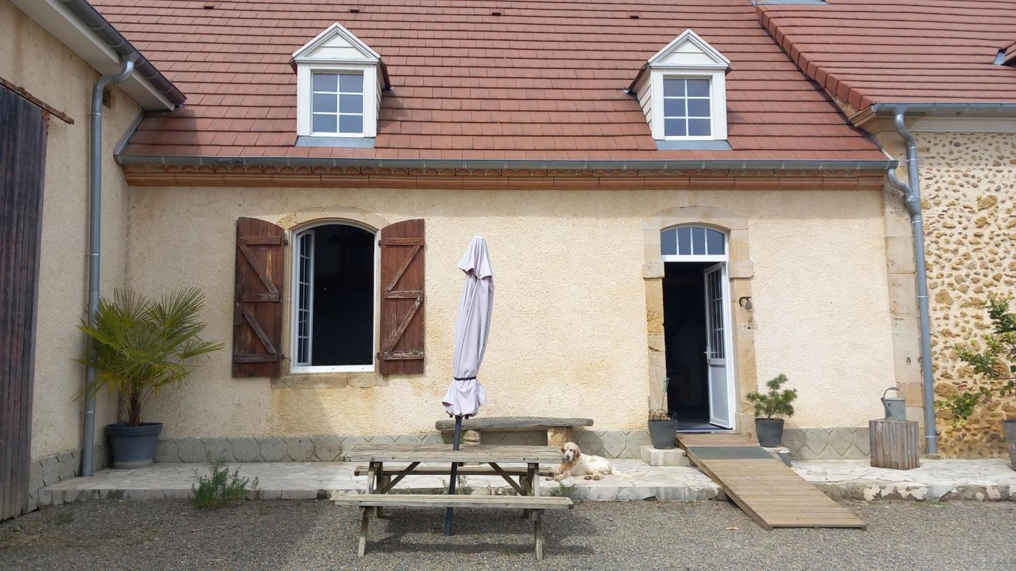 Gite A La Ferme Bassillon-Vauze Bagian luar foto